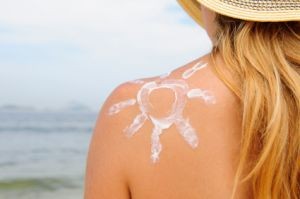 woman_sunscreen_back.jpg